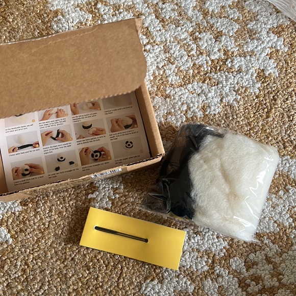 Panda NEEDLE FELTING KIT BY WOOLBUDDY - Picture 4 of 4